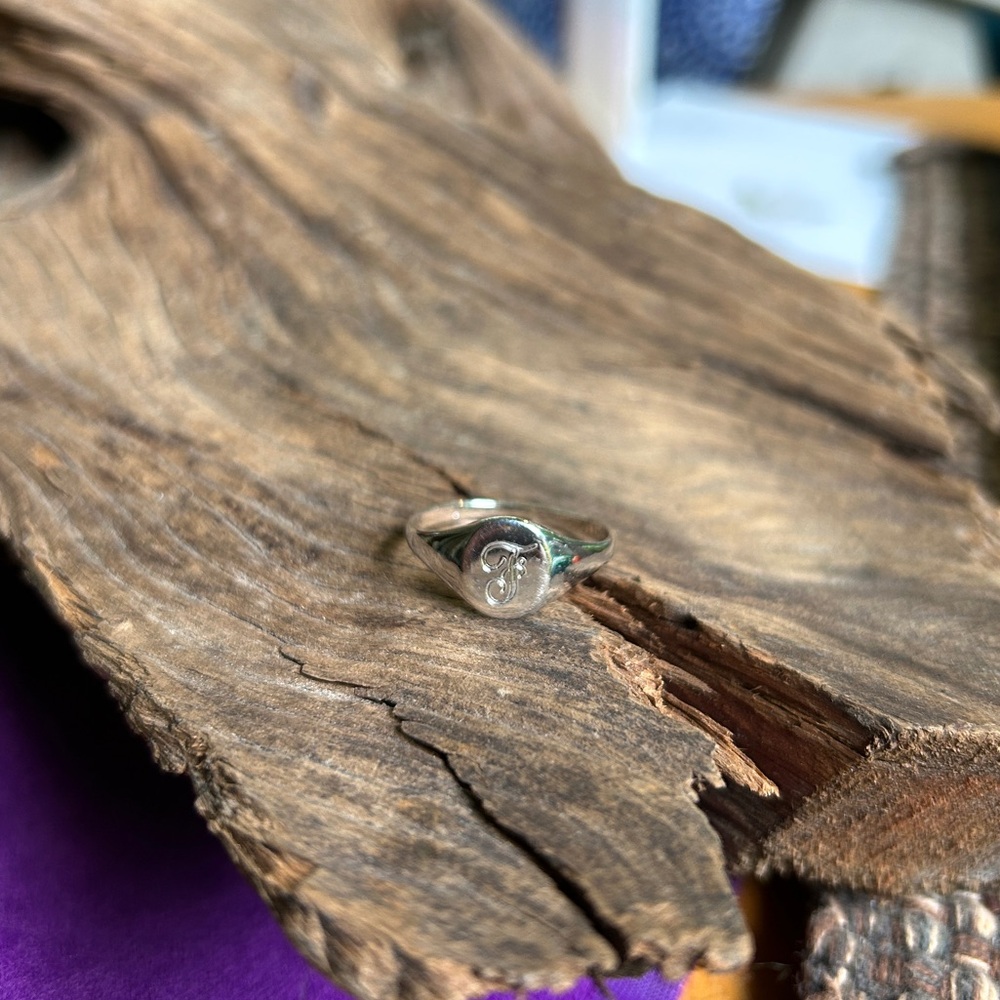 UNCAS VINTAGE Sterling Silver signet ring “F” initial ring